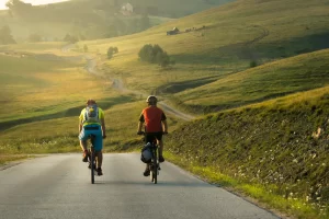 Top Scenic Bike Routes for Travelers Around the World
